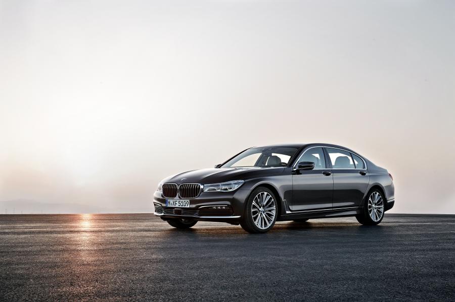  BMW 750Li xDrive 2015 года  (фото 41 из 41)